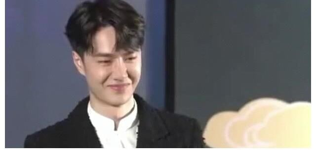 王一博主动“上交”百天照,粉丝表示酷盖这转变跟不上~