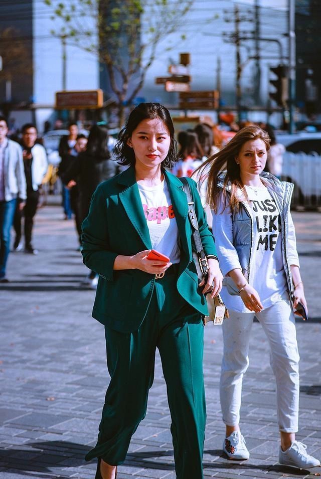 你才能够让|街拍学会时尚达人们的穿衣之术,你也可以轻而易举地穿出时髦感