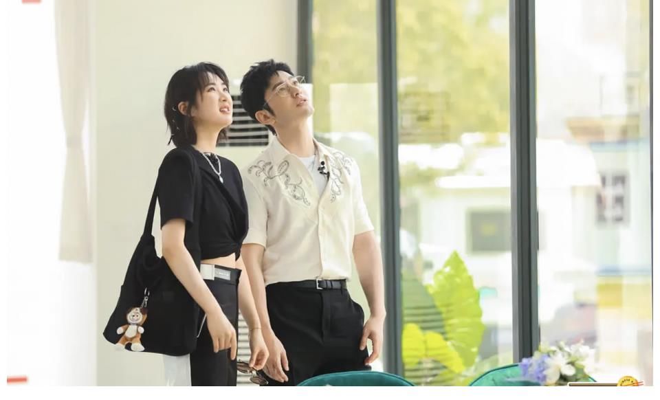 黃曉明|《中餐廳》第二期爆了？龔俊笑聲太魔性、寧靜變臉超快，收視穩(wěn)了