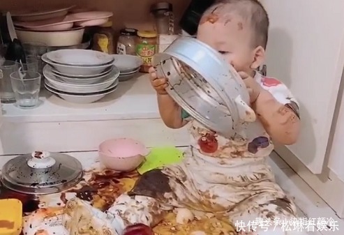 娃娃菜|萌娃“大闹厨房”走红，网友像极了正在腌制中的“娃娃菜”