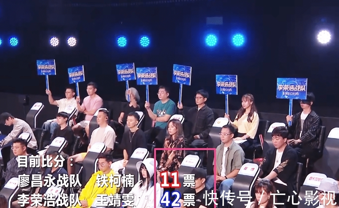 王靖雯|“小二班”首战失利，铁柯楠演唱让导师热泪盈眶，无奈得分太低