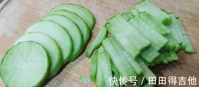 80岁老奶奶,教我腌萝卜3个诀窍,酸辣脆嫩,放上一年都不坏!