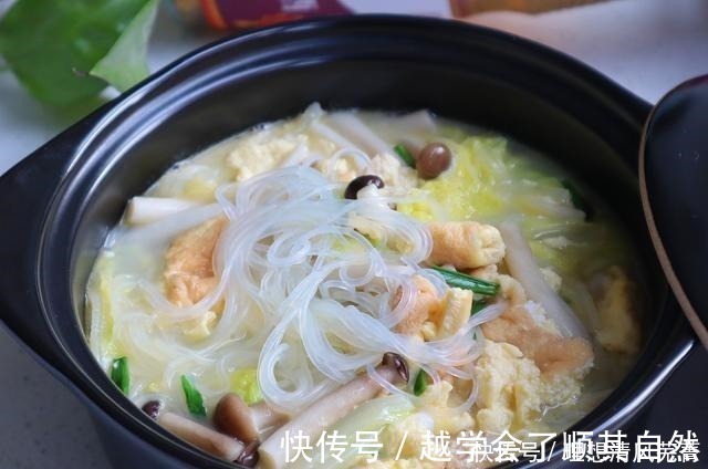 蟹味菇|天冷后,我家就爱吃这菜,热气腾腾端上桌,吃完全身暖和和的