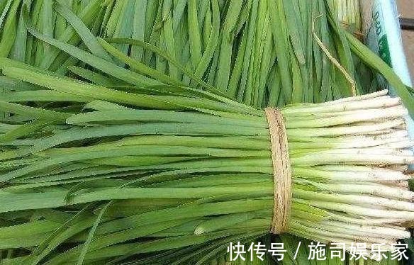 韭菜馅饺子仅仅放韭菜是不够的，但我们需要再加两种饺子更香