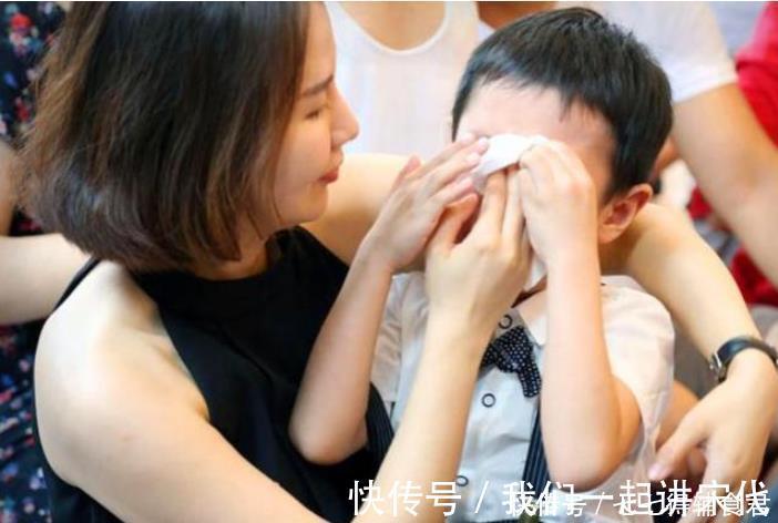 亲子关系|孩子埋怨作业多,妈妈的两种不同做法,孩子过上了两样不同人生