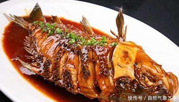 做红烧鱼，最忌只用料酒和醋去腥，老师傅都这么做，肉质嫩滑爽口！