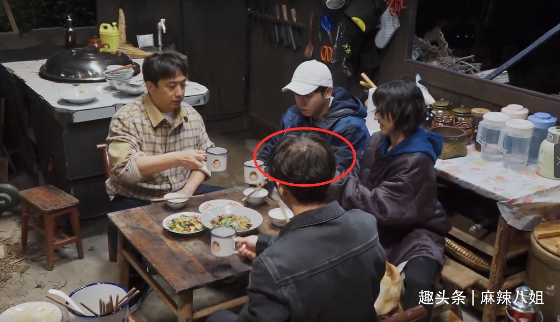 张子枫|三年前戏言成真,看样子“送礼事件”对何炅影响很大