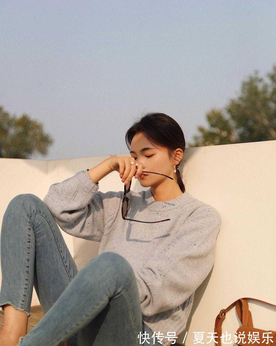 非主流 紧身牛仔裤可不是什么非主流单品,冬天穿它出门,遮肉显瘦又显高