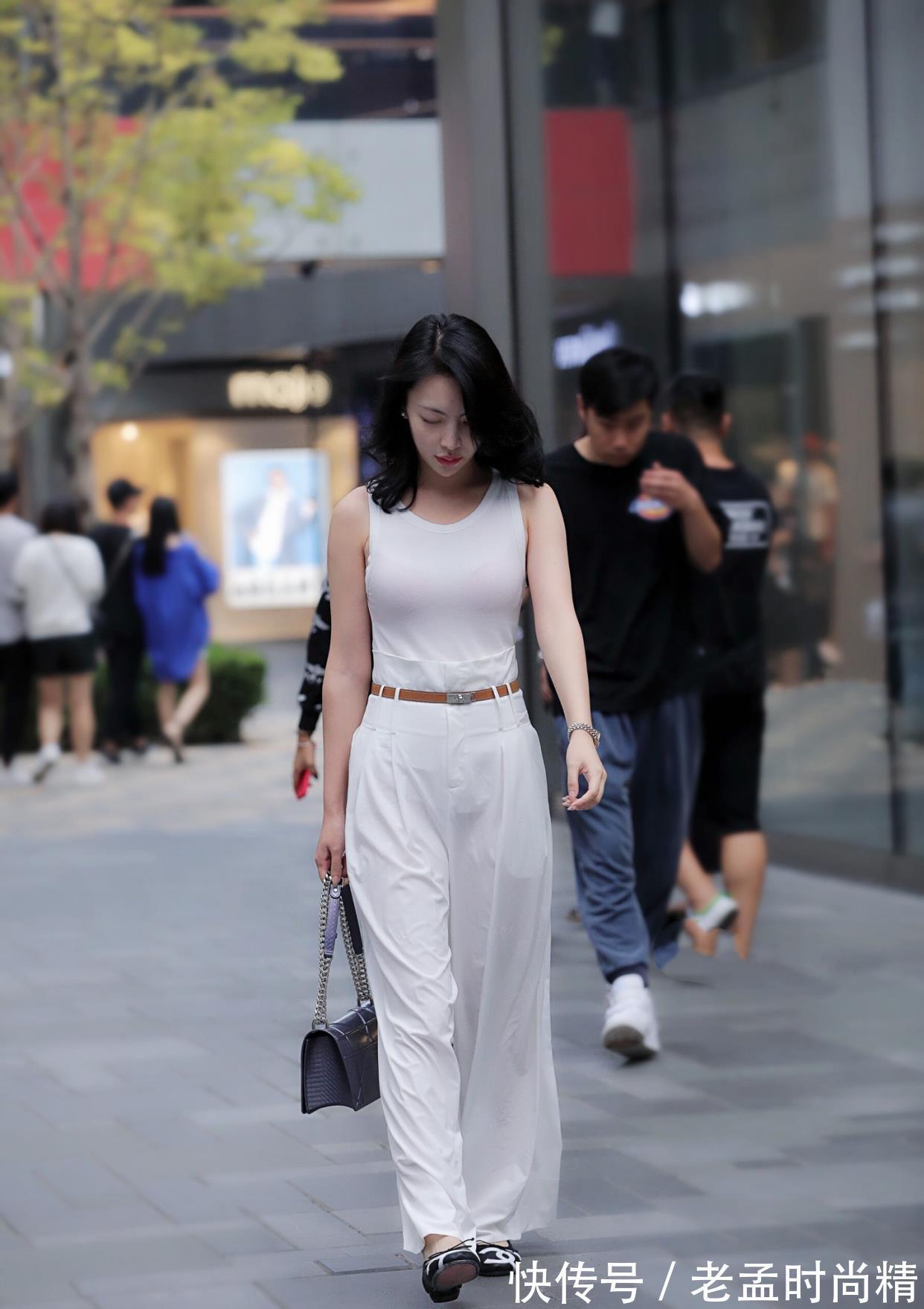 上衣|时尚穿搭:白色无袖上衣,搭配白色阔腿裤,尽显高贵优雅