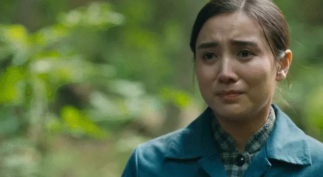 <p>之后她的情緒慢慢上來(lái)，從靜默流淚轉(zhuǎn)為抑制不住地大哭。 </p><p>這淚水包含了復(fù)雜的情感，愧疚交織著感動(dòng)，既有多年來(lái)對(duì)父母的歉意和思念，也有讓父親跋山涉水來(lái)探望的自責(zé)。 </p>