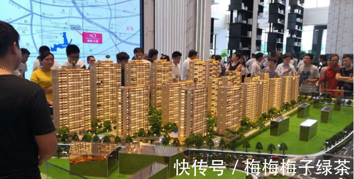 房产税|卖房表舅告诉我，买房时，这4件“傻事”别做，当心积蓄打水漂