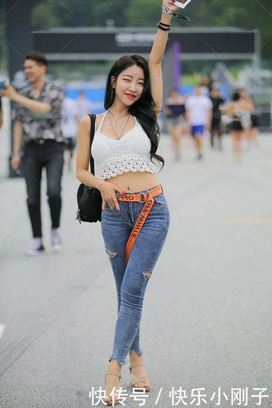 非常香甜的北方美女,你在街边能看到什么时尚