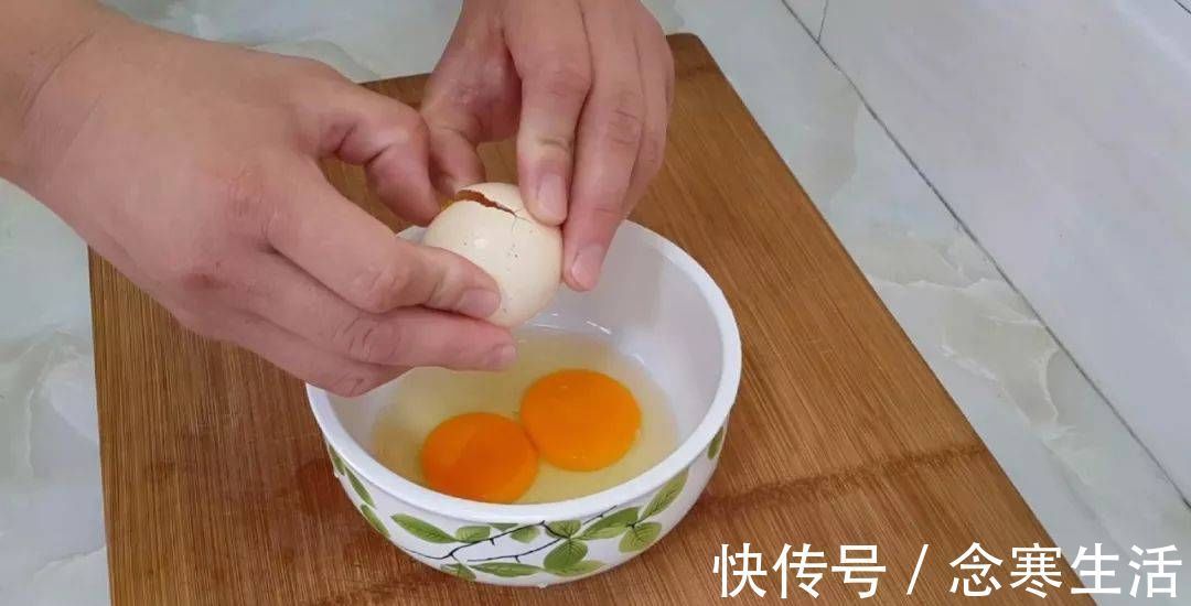 吃早餐蛋糕的新方法,淋上蛋液,比手抓蛋糕简单,比鸡蛋灌饼好