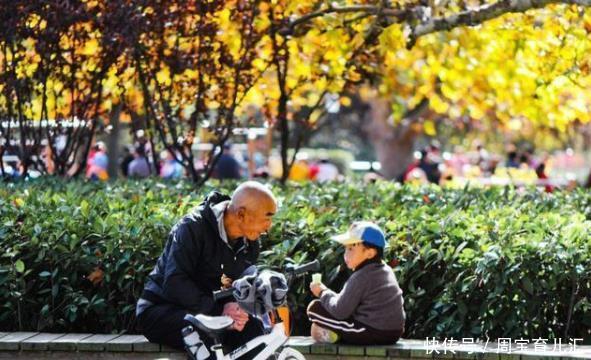 天经地义|为啥奶奶带娃天经地义，外婆带娃就得给钱？看看孩子姓啥就知道了