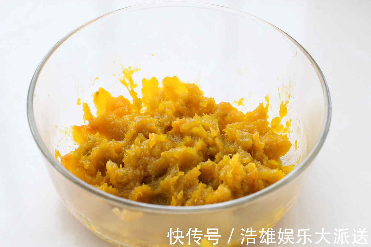 糯米粉|南瓜饼不用油炸,软糯香甜有营养,出锅孩子连吃仨,咬一口满嘴香