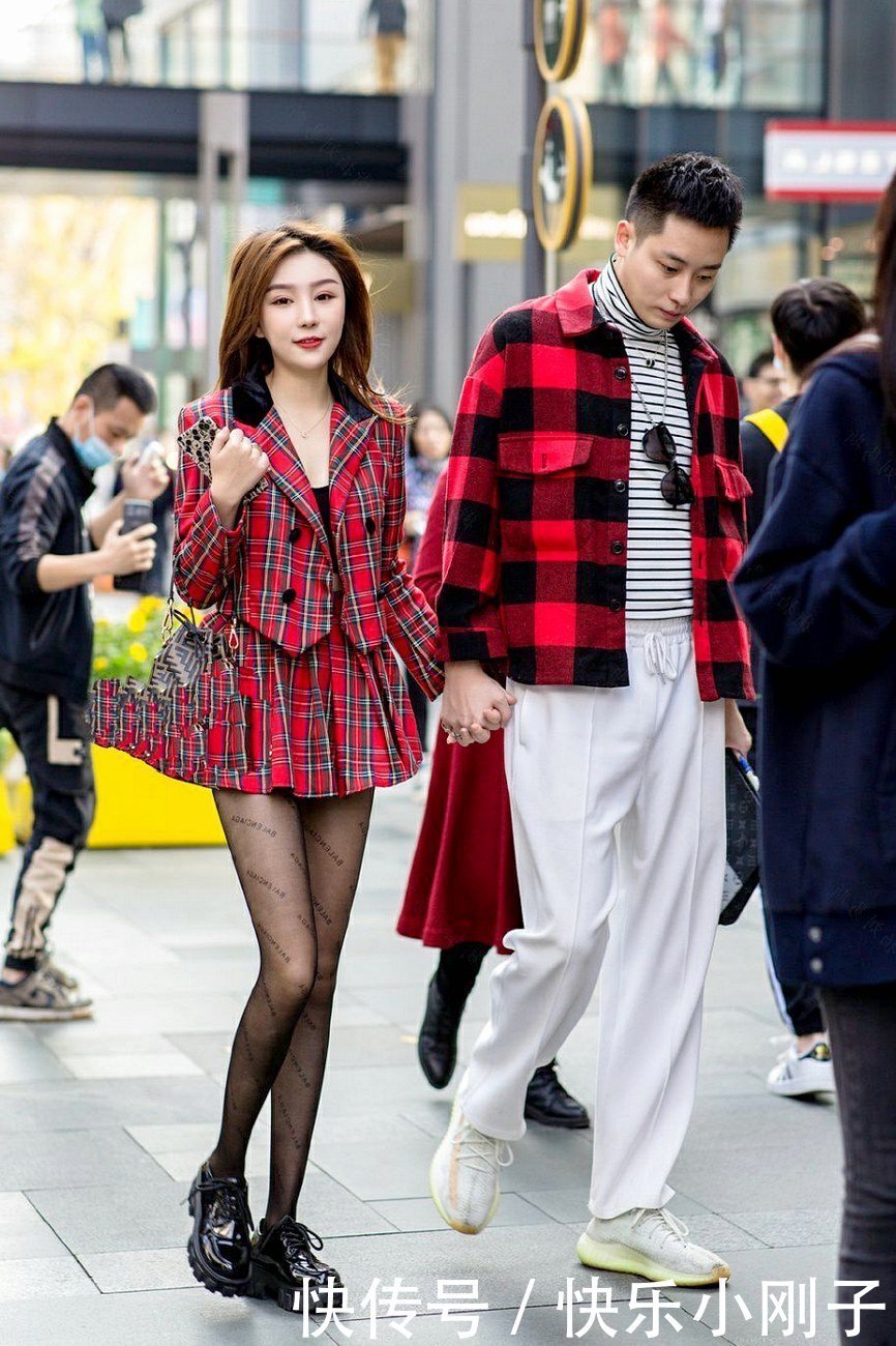 套装这种一年四季都时尚的单品，在秋冬季节绽放魅力，时髦又保暖