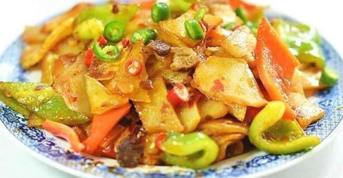 腐竹炒腊肠,豆角烧茄子,咖喱牛腩,香辣干锅土豆片的做法