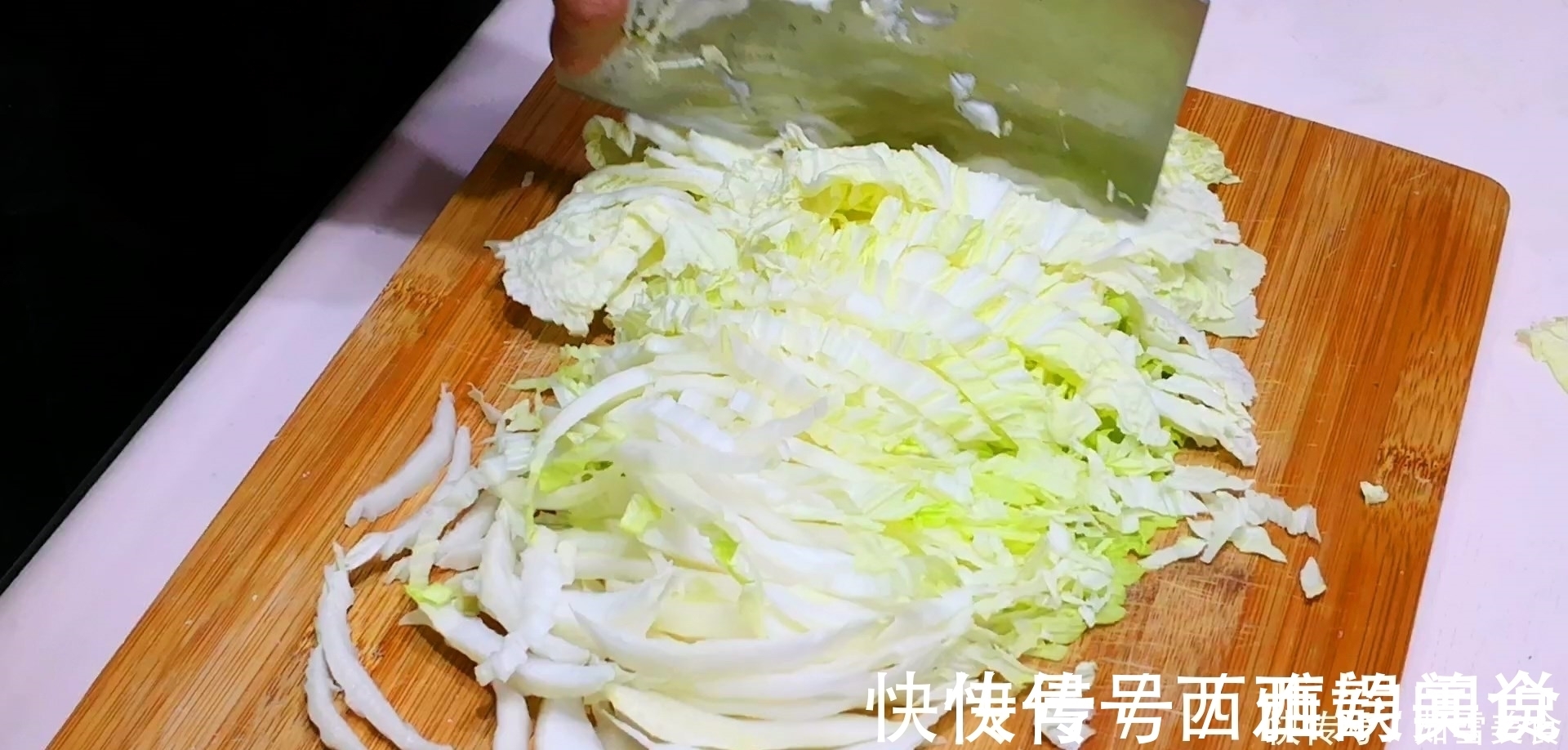 秘诀|白菜饺子怎样做好吃？调馅原来有秘诀，吃起来比肉馅还香，真解馋