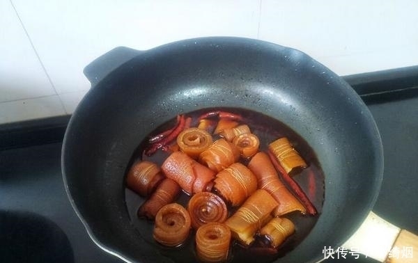 下酒|最美味的下酒菜,买肉时猪皮可别扔,卤一卤下饭又下酒