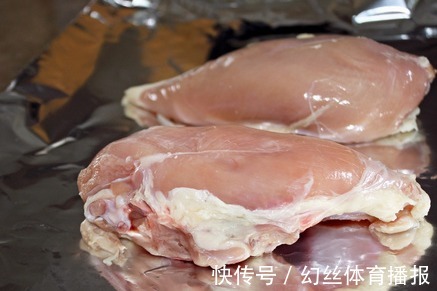 百合炒鸡丁|天热没食欲，教你做百合炒鸡丁，鲜香美味又低脂，天天吃不腻！