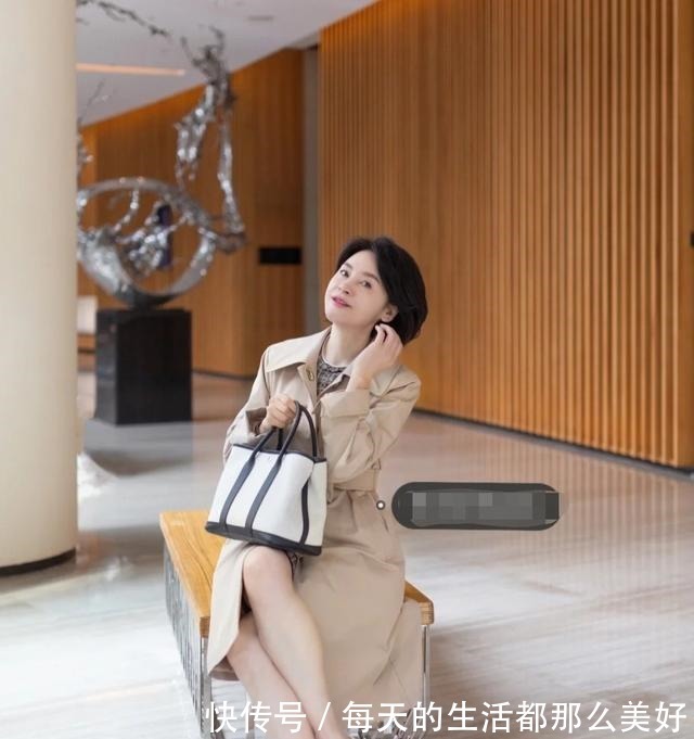 构造 奔六的女人会搭配更有魅力,学习她的减龄穿搭术,时尚优雅很高级!