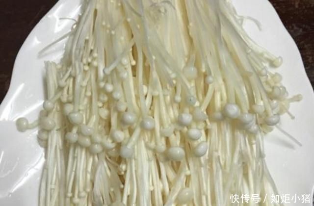味道|金针菇别只会涮火锅,跟大蒜一起蒸,比吃肉还香,这味道超级棒