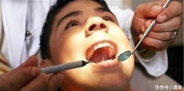 父母|3岁儿子鱼刺卡喉咙,父母的两个举动,连医生都称赞很专业