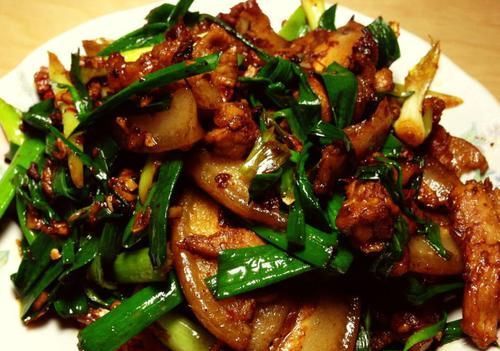  好吃|回锅肉好吃有技巧，这一步不能少，入口肥而不腻，鲜香下饭