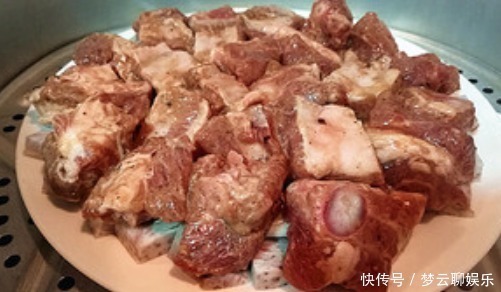 无论排骨怎么做,都不要先焯水,学会这一招,排骨不柴不腥,好吃
