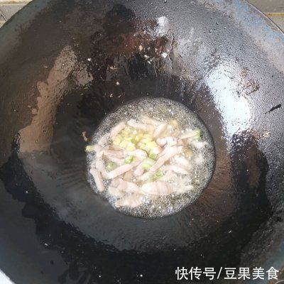 这道炒白玉菇拍照发到朋友圈，都在夸我厨艺高