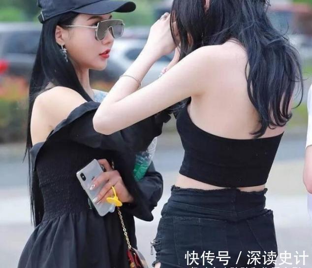 挂脖衣 黑色短款挂脖衣搭配超短牛仔裤,时尚优雅,清新自然