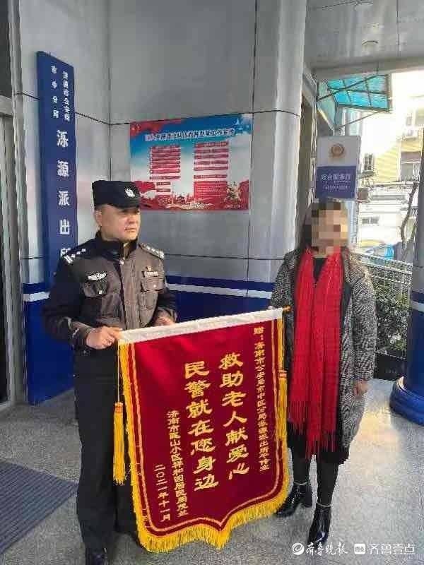 摔倒|老人在家意外摔倒昏迷不醒，济南市中民警热心帮助