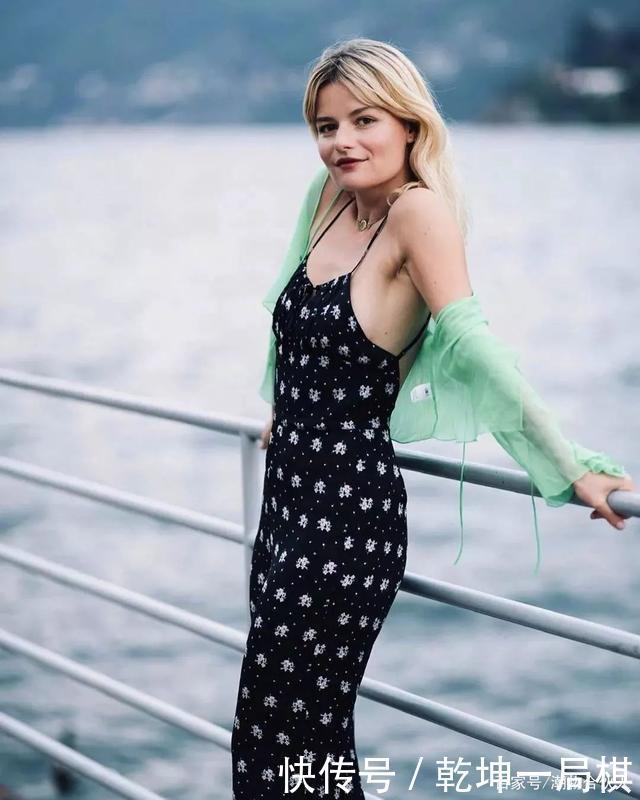 收下这份巨显脸小的「夏日法式发型」指南，时髦又好打理～