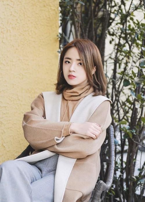  气质|年过三十的女人，冬日大衣建议选择这三款颜色，高级显气质