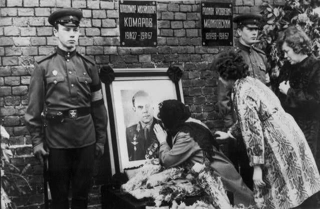 載人航天 首位死在太空的宇航員,返回時航天器失靈,返回艙從太空砸向地面