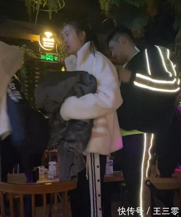 中國(guó)女排|太甜了！張常寧攜男友一起現(xiàn)身酒吧，滿(mǎn)臉開(kāi)心撲倒在吳冠希懷里