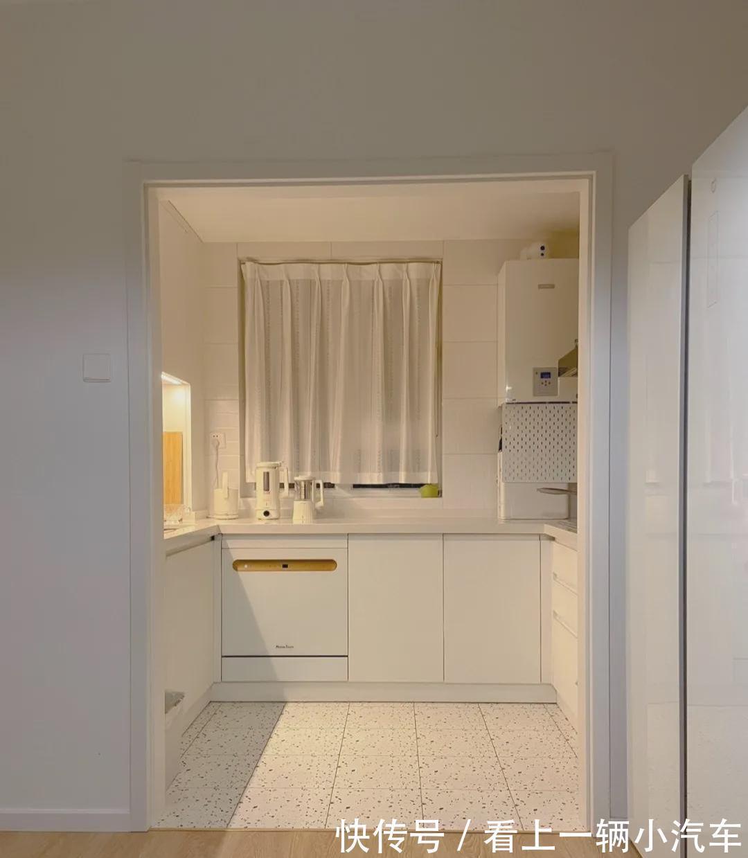 墙面|看完几个技巧,解救喜欢开放式厨房又担心油烟的你