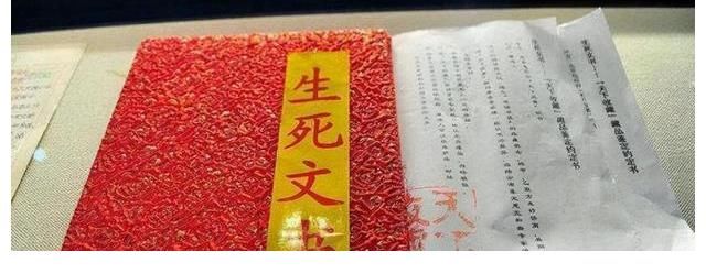 2012年，王刚“错砸”嘉宾明代瓷器，被告上法庭后，节目惨遭停播
