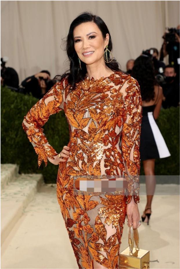 不老女神|邓文迪不愧是“商圈女神”,亮片修身连衣裙秀曼妙身材,高挑精致