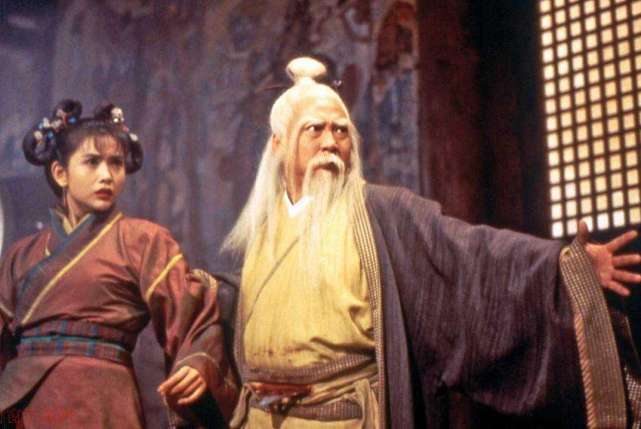 谢逊#倚天中,此人是阳顶天师傅,武功远胜张三丰,因为一女子遁入空门