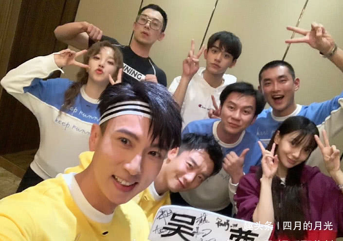 跑男|张嘉倪有多心机录跑男全员变泥人!只有她抢镜,网友口红色号