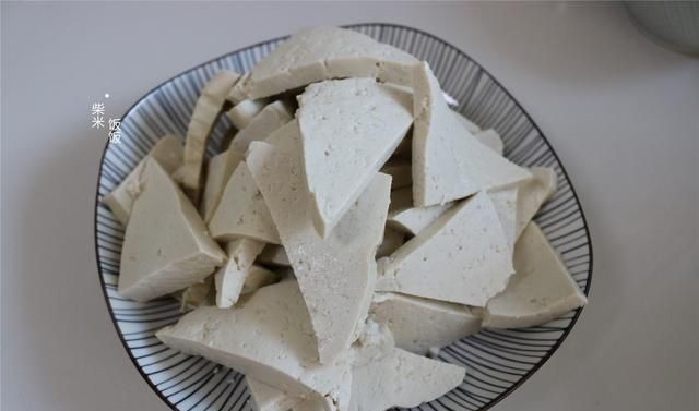 豆腐这样做太好吃了,我家每周做一次,软嫩入味,给肉都不换