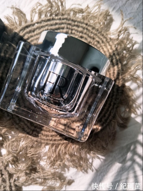 皮肤 女人过了50岁想抗老,盘点几款口碑爆棚的护肤品,抗皱紧致效果好