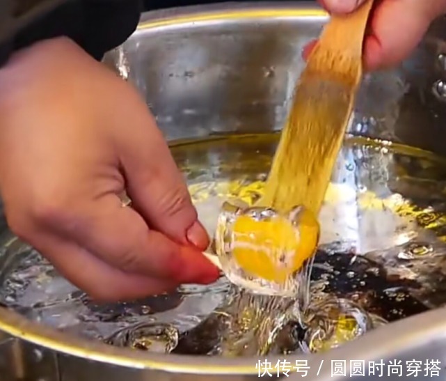 水果|日本街头的水果麦芽糖,用麦芽糖裹着水果来吃,你们有没有吃过