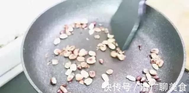 糯米粉最好吃的做法，开水一烫，大刀一切，全家人都有爱吃