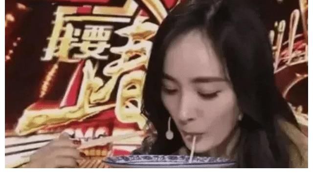 嫌弃|黄晓明“作”上热搜，学杨幂只吃一根面条遭嫌弃，网友却表示理解