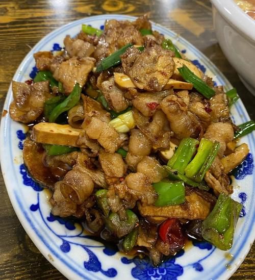 一盘菜能下两碗饭！重庆江湖菜的“大明星”，演绎山城的美食佳话