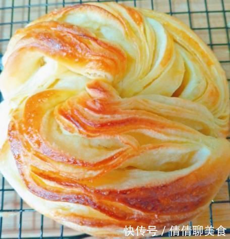 这款面包比做包子更简单,发酵一次就可以,松软拉丝用手撕着吃!