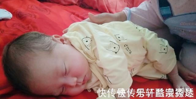 技能|抱睡香,沾床就醒要解决宝宝“落地醒”,爸妈怎能没点技能傍身