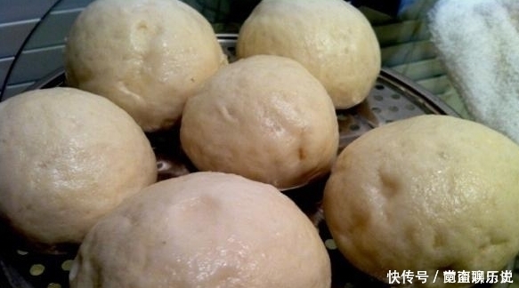 蒸馒头,冷水上锅还是开水上锅都错面点师教你一招,又大又软